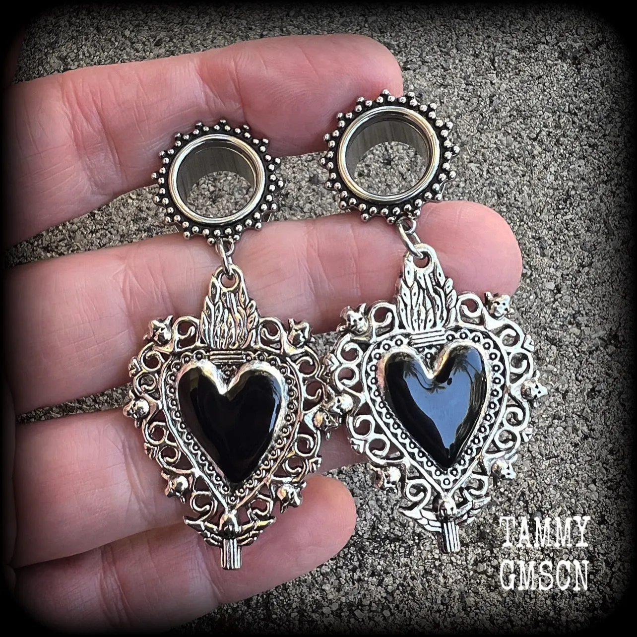 Sacred heart tunnel earrings-Black heart tunnel ear gauges